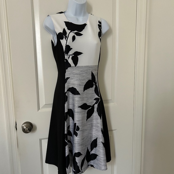DKNY Sleek Black and White Dress for Special Ocassions - Size 2 - Picture 1 of 5